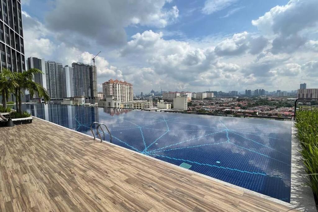 Comfort Bedroom @ Aera Residence Petaling Jaya Exterior photo